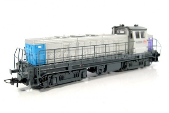 LOCOMOTIVE DIESEL BB 163928 en voyage SNCF