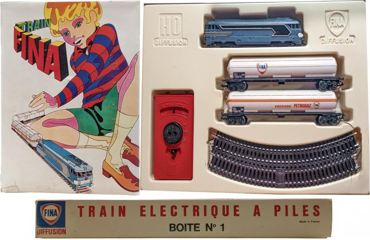 *PROMOS* - COFFRET PUBLICITAIRE TRAIN ELECTRIQUE A PILES - LOCOMOTIVE DIESEL SNCF 67001 + WAGONS CITERNES FINA