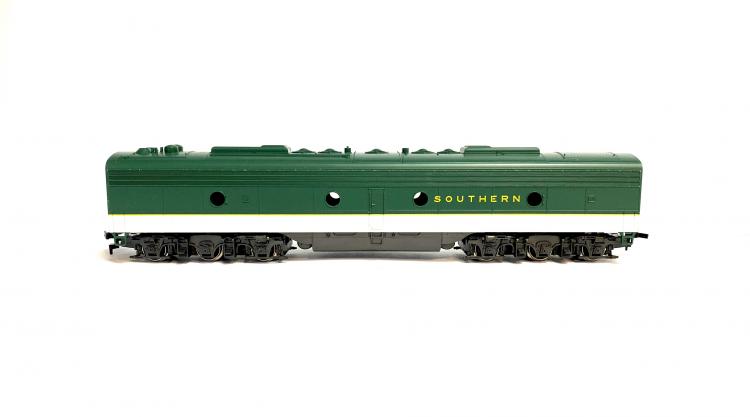*PROMOS* - FAUSSE REMORQUE DIESEL EMD E8 B SOUTHERN