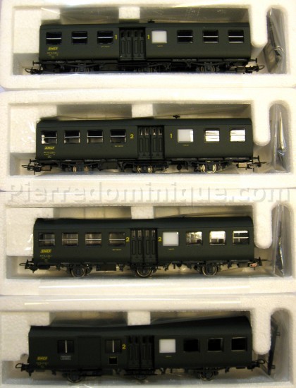 COFFRET DE 4 VOITURES VOYAGEURS A ESSIEUX TYPE 3 PATTES SNCF