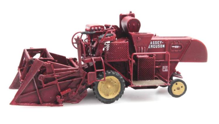 MOISSONNEUSE BATTEUSE MASSEY FERGUSON MF 830 ROUGE