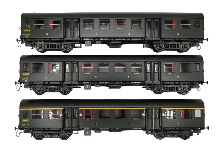 SET DE 3 VOITURES ROMILLY A10 1/2T + B9 1/2T + B9 1/2T VERT CHÂSSIS GRIS SNCF - MODÈLES ÉQUIPÉS D‘ÉCLAIRAGE INTÉRIEUR